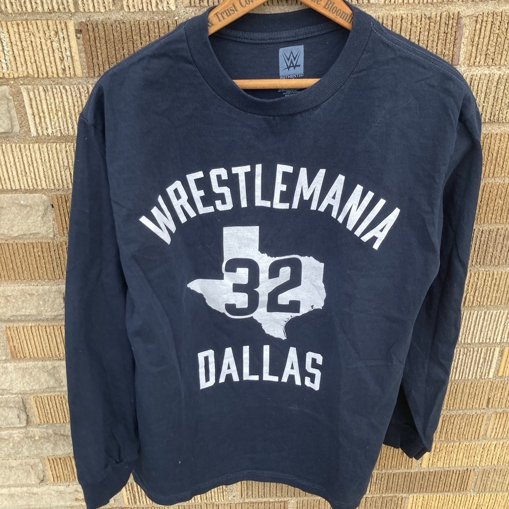 Wrestlemania 32‎ Dallas Mens Medium Long Sleeve T-Shirt Blue WWE WWF Wrestling